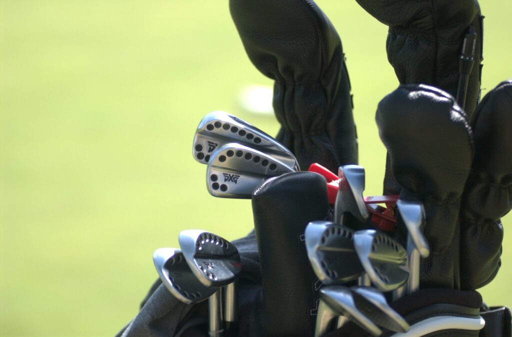 how many irons are in a golf set


